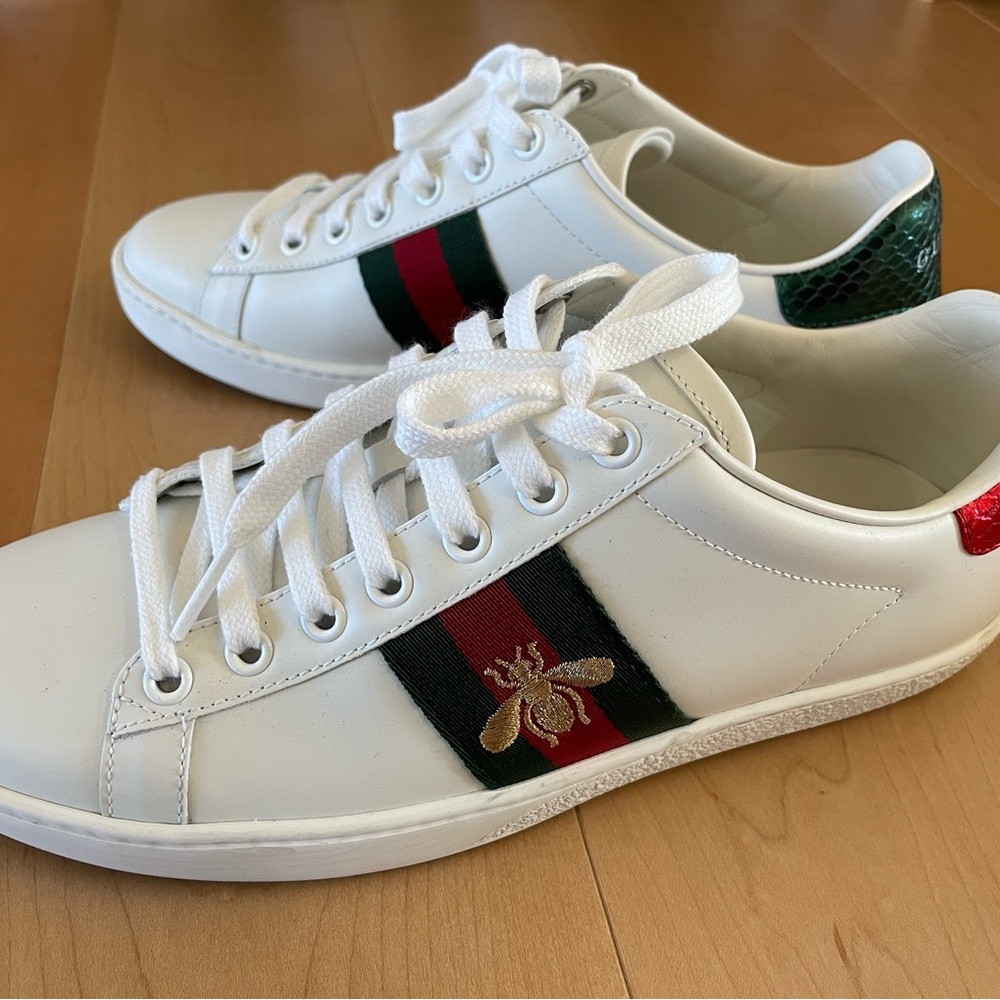 Women’s Ace sneaker with bee